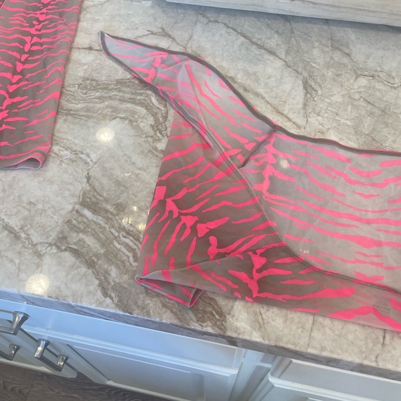 Beach bunny cover up. - Picture 3 of 14